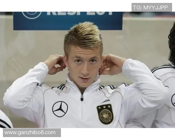 美国足球明星金发的魅力与成就揭示了运动员的风采与个性